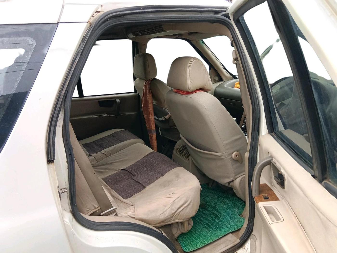 2011 Tata Safari 4X2 EX DICOR 2.2 VTT, Diesel, Manual, 1,12,824 km, interior