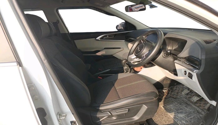 2022 KIA CARENS PRESTIGE PLUS 1.4 PETROL 7 STR, Petrol, Manual, 19,807 km, interior