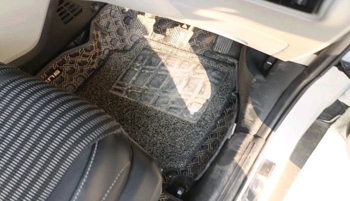 2022 KIA CARENS PRESTIGE PLUS 1.4 PETROL 7 STR, Petrol, Manual, 19,807 km, interior