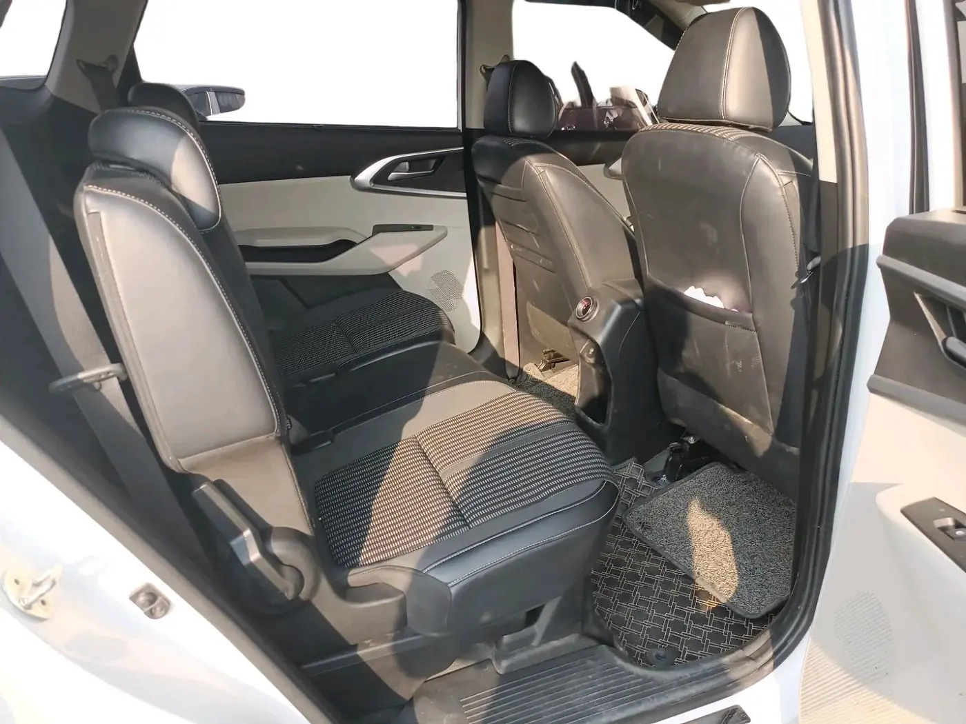 2022 KIA CARENS PRESTIGE PLUS 1.4 PETROL 7 STR, Petrol, Manual, 19,807 km, interior