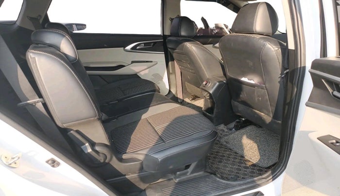 2022 KIA CARENS PRESTIGE PLUS 1.4 PETROL 7 STR, Petrol, Manual, 19,807 km, interior