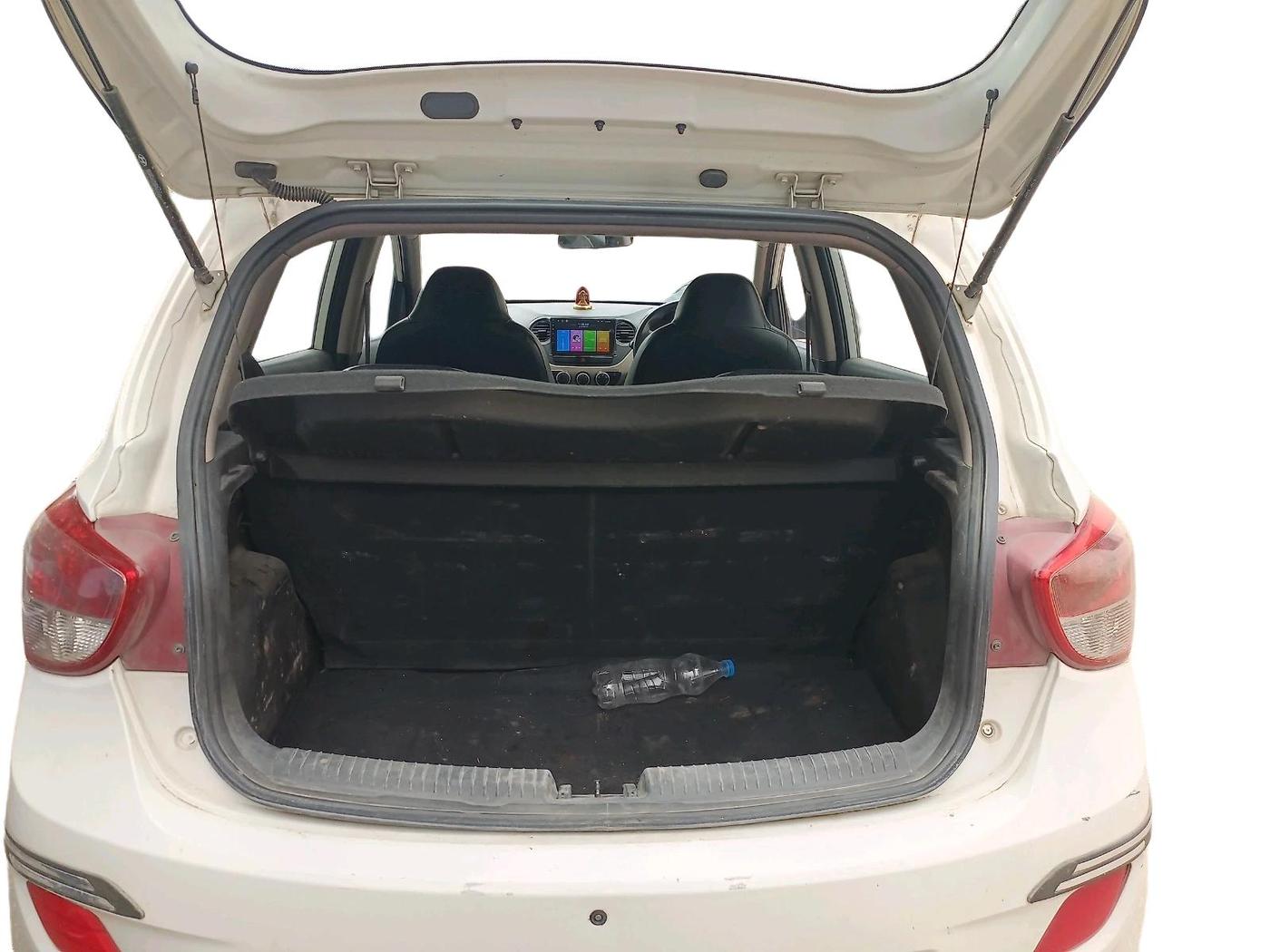 2015 Hyundai Grand i10 MAGNA 1.1 CRDI, Diesel, Manual, 1,30,000 km, exterior