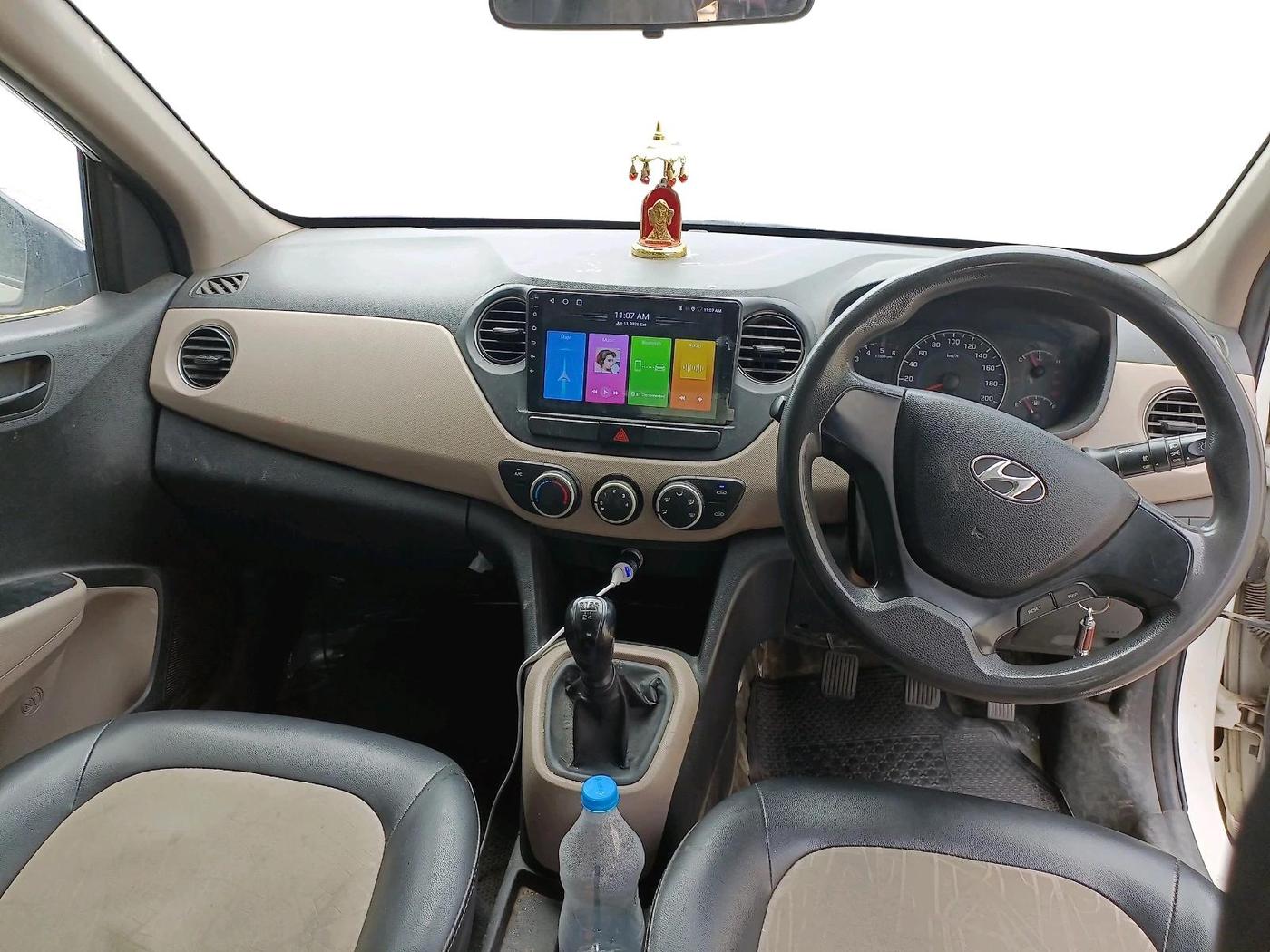 2015 Hyundai Grand i10 MAGNA 1.1 CRDI, Diesel, Manual, 1,30,000 km, interior