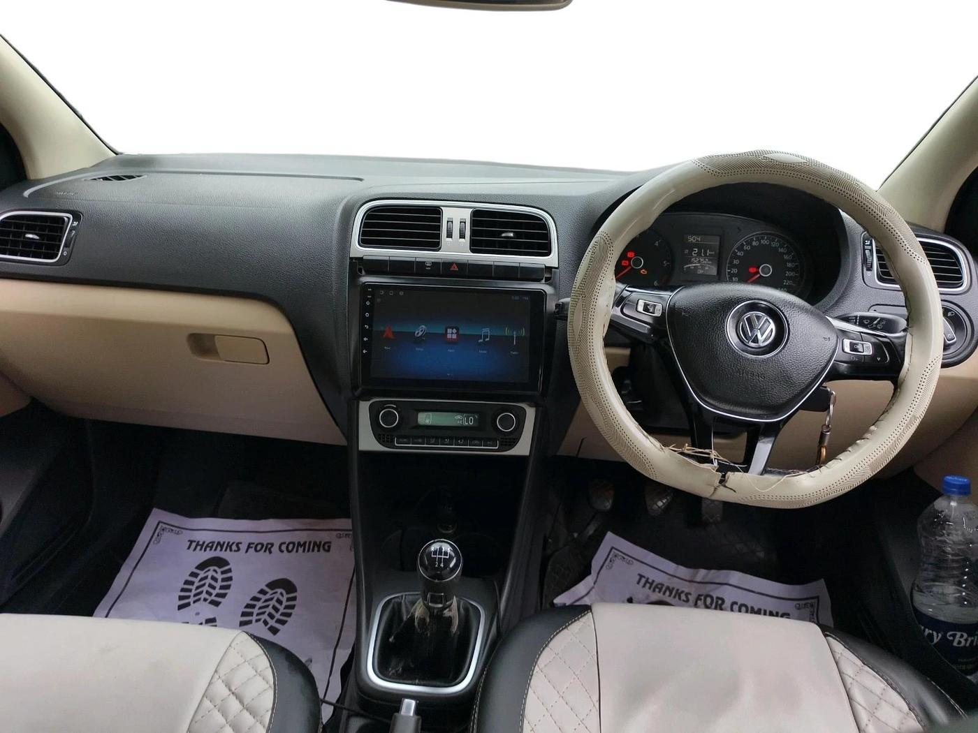 2017 Volkswagen Polo HIGHLINE1.5L, Diesel, Manual, 1,52,752 km, interior