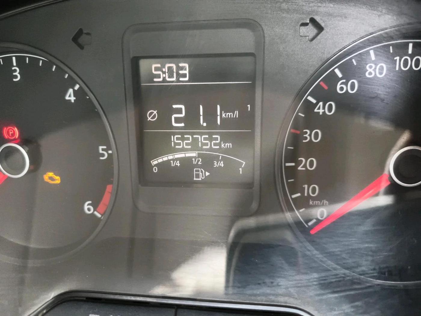 2017 Volkswagen Polo HIGHLINE1.5L, Diesel, Manual, 1,52,752 km, interior