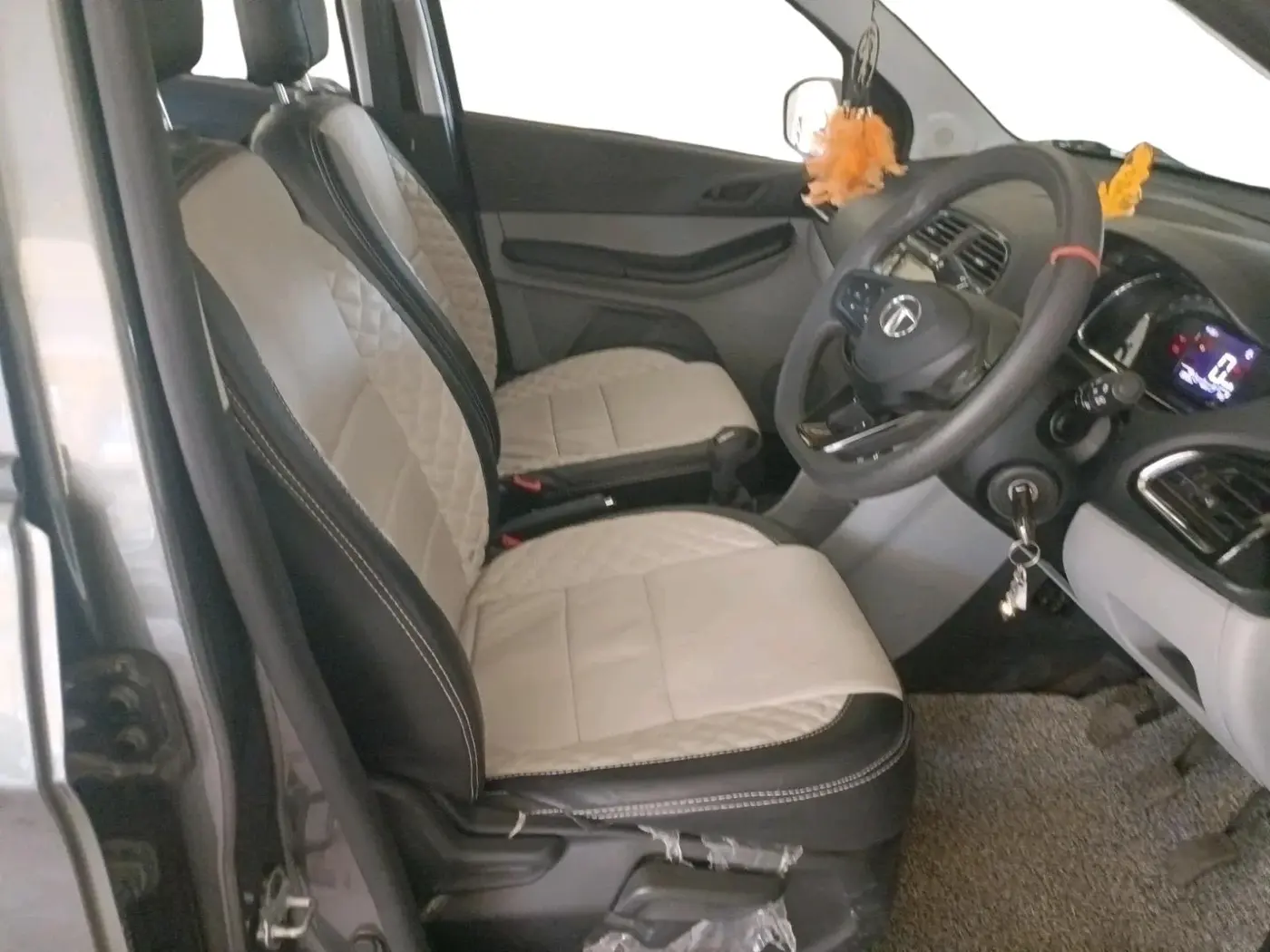 2023 Tata Tiago XT RHYTHM PETROL, Petrol, Manual, 13,205 km, interior