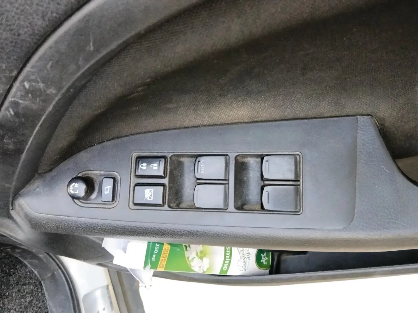 2023 Maruti BREZZA VXI S-CNG, CNG, Manual, 49,457 km, interior