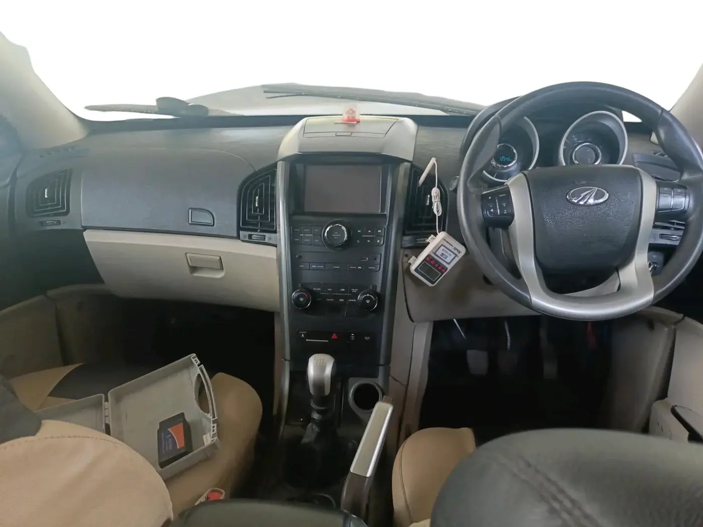 2018 Mahindra XUV500 W6, Diesel, Manual, 75,000 km, interior