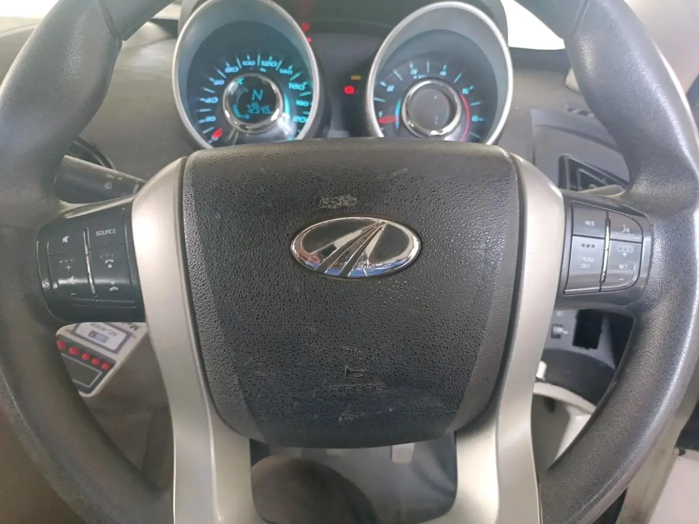 2018 Mahindra XUV500 W6, Diesel, Manual, 75,000 km, interior
