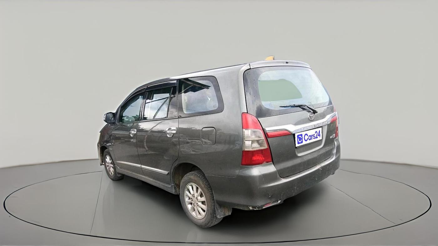 2014 Toyota Innova 2.5 VX 7 STR, Diesel, Manual, 2,61,551 km, exterior