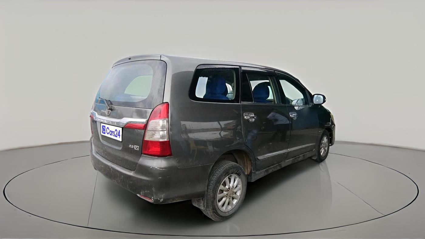 2014 Toyota Innova 2.5 VX 7 STR, Diesel, Manual, 2,61,551 km, exterior