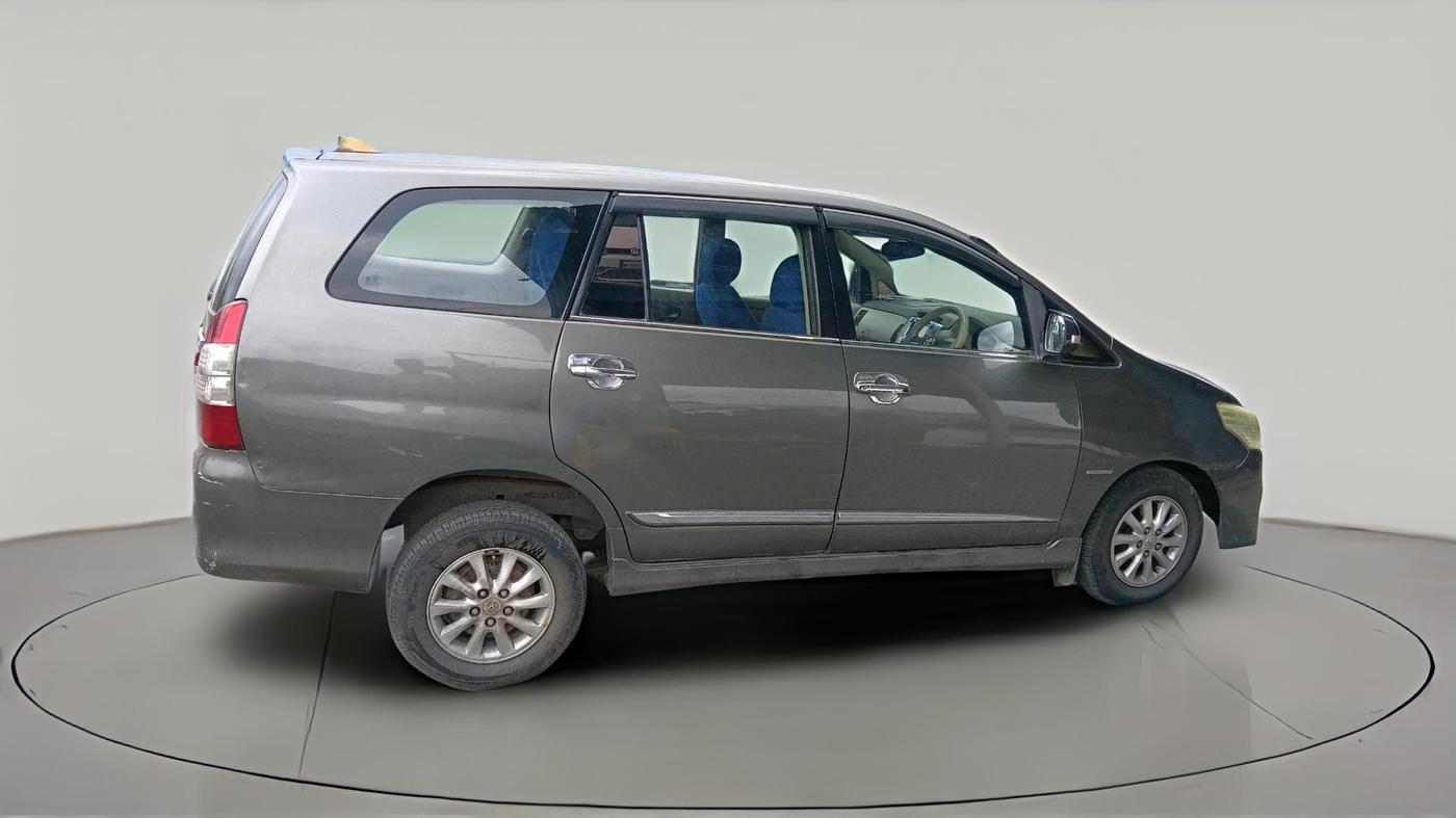 2014 Toyota Innova 2.5 VX 7 STR, Diesel, Manual, 2,61,551 km, exterior