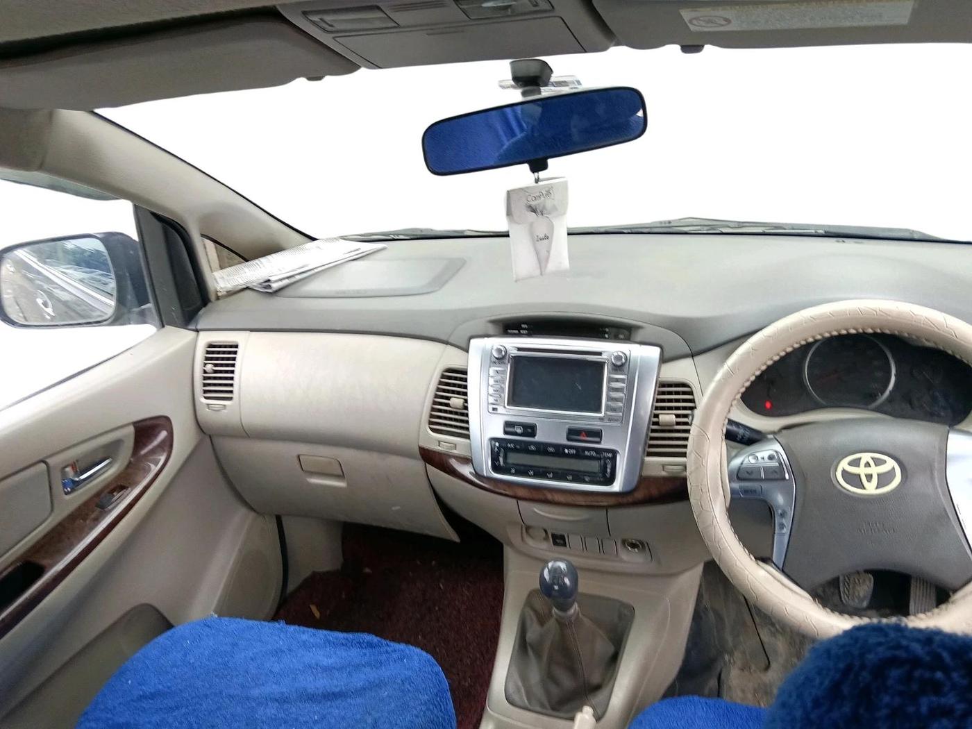 2014 Toyota Innova 2.5 VX 7 STR, Diesel, Manual, 2,61,551 km, interior