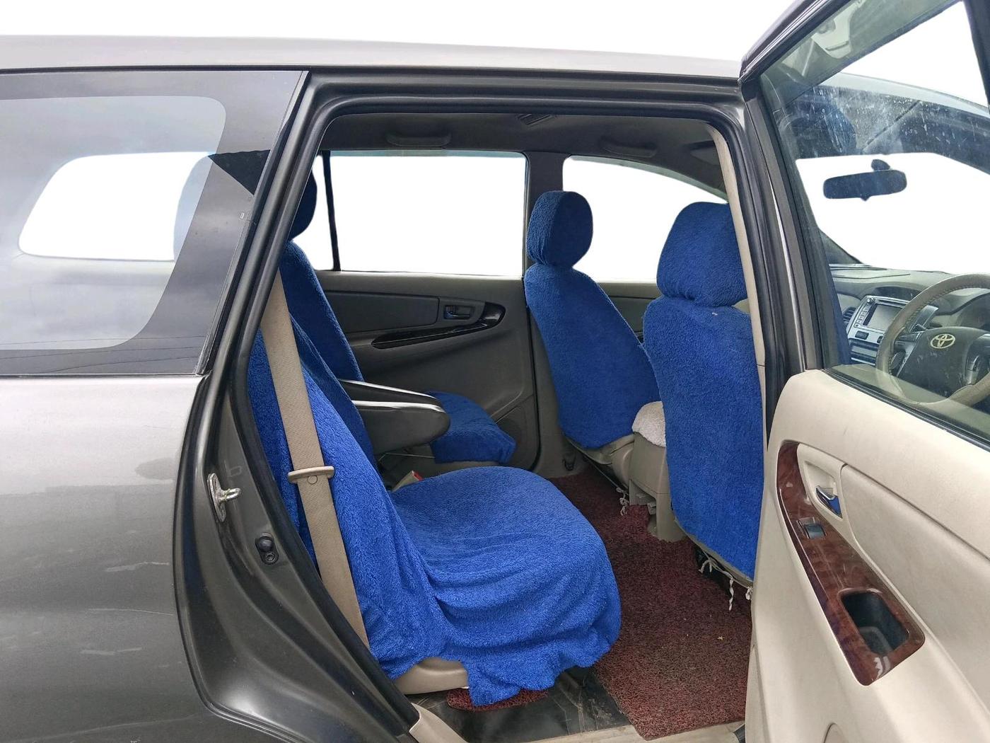 2014 Toyota Innova 2.5 VX 7 STR, Diesel, Manual, 2,61,551 km, interior