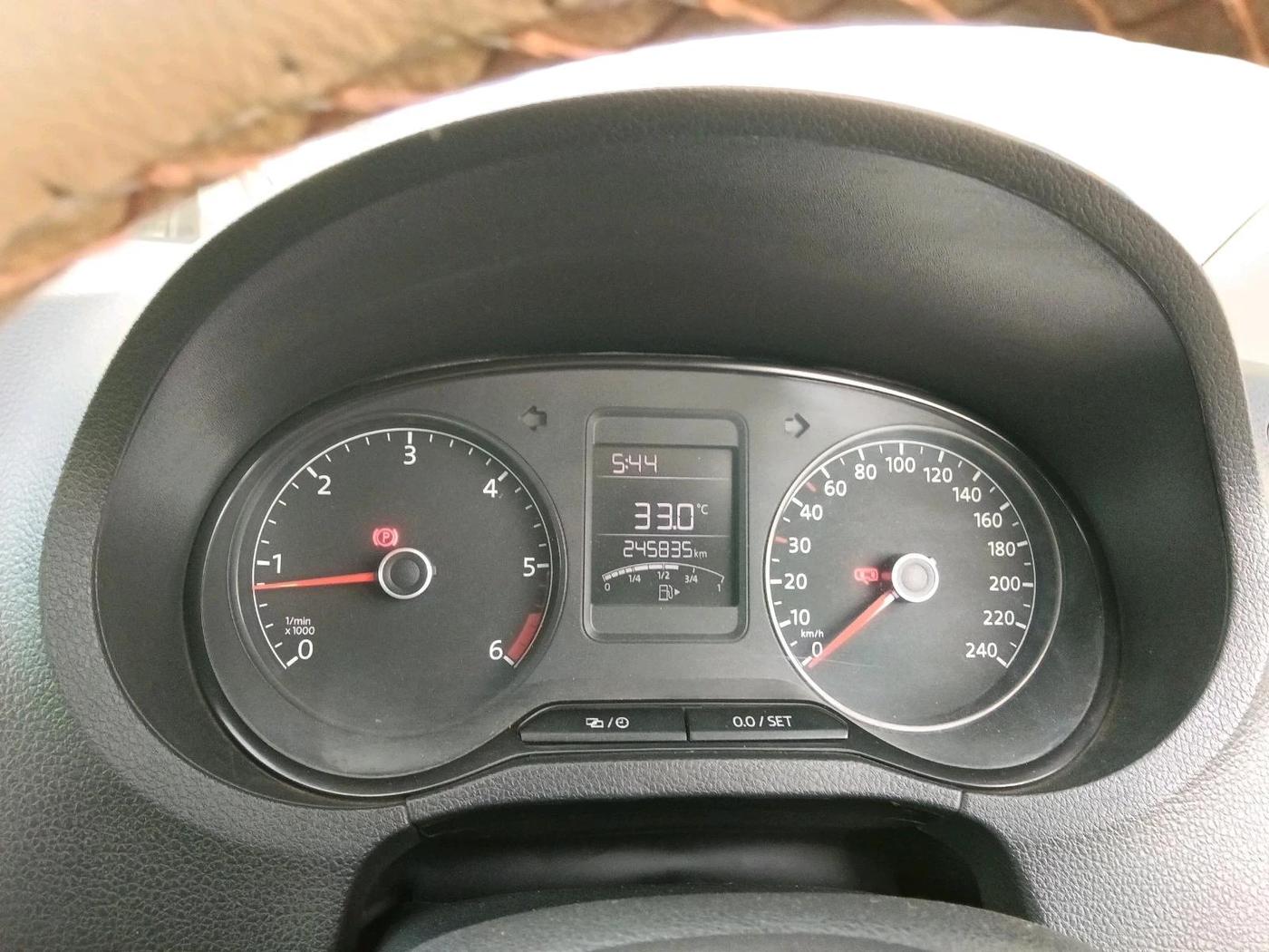 2015 Volkswagen Polo TRENDLINE 1.5L, Diesel, Manual, 2,45,835 km, interior
