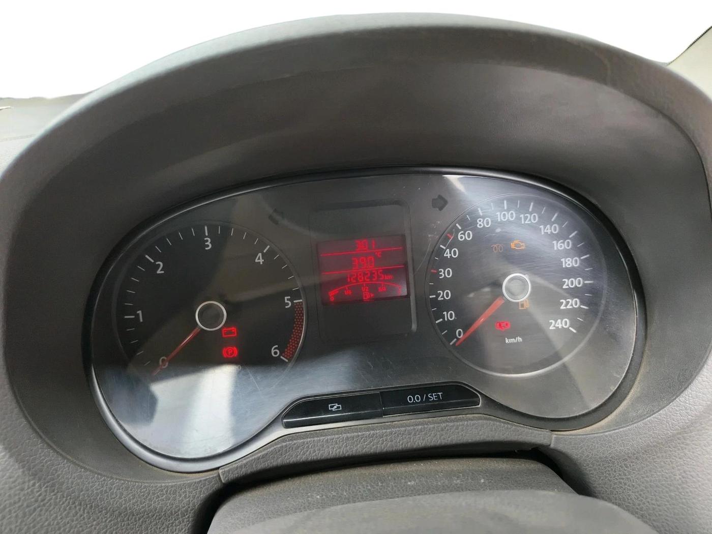 2012 Volkswagen Vento TRENDLINE DIESEL 1.6, Diesel, Manual, 1,28,235 km, interior