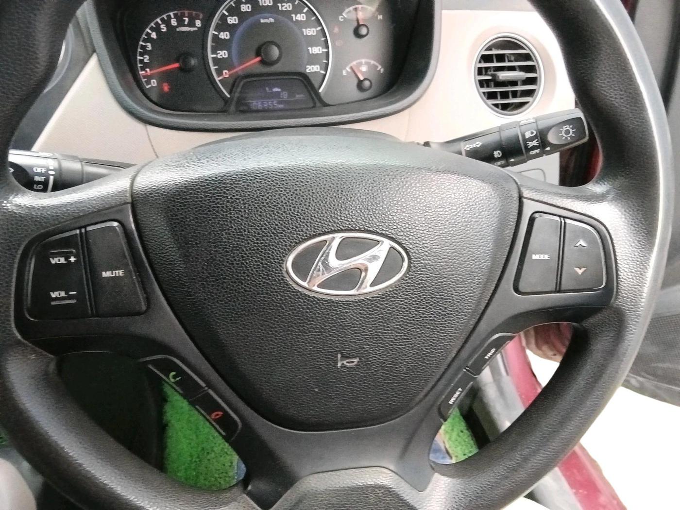 2016 Hyundai Grand i10 SPORTZ 1.2 KAPPA VTVT, Petrol, Manual, 1,06,355 km, interior