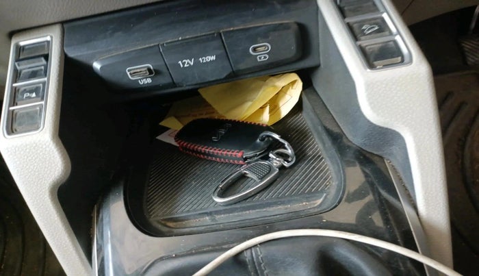 2022 KIA CARENS PRESTIGE PLUS 1.5 DIESEL 7 STR, Diesel, Manual, 1,42,186 km, interior