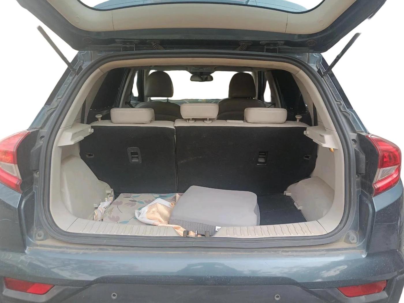 2019 Mahindra XUV300 W8 (O) 1.5 DIESEL, Diesel, Manual, 1,35,140 km, exterior