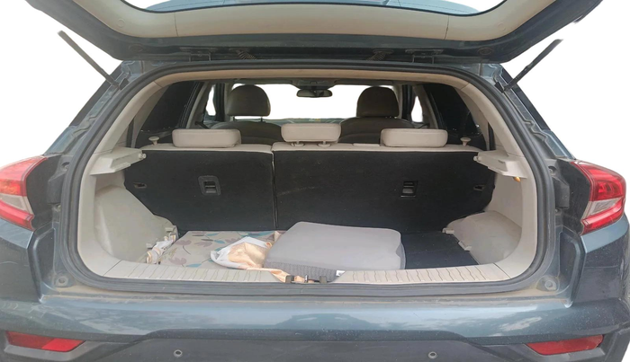 2019 Mahindra XUV300 W8 (O) 1.5 DIESEL, Diesel, Manual, 1,35,140 km, exterior