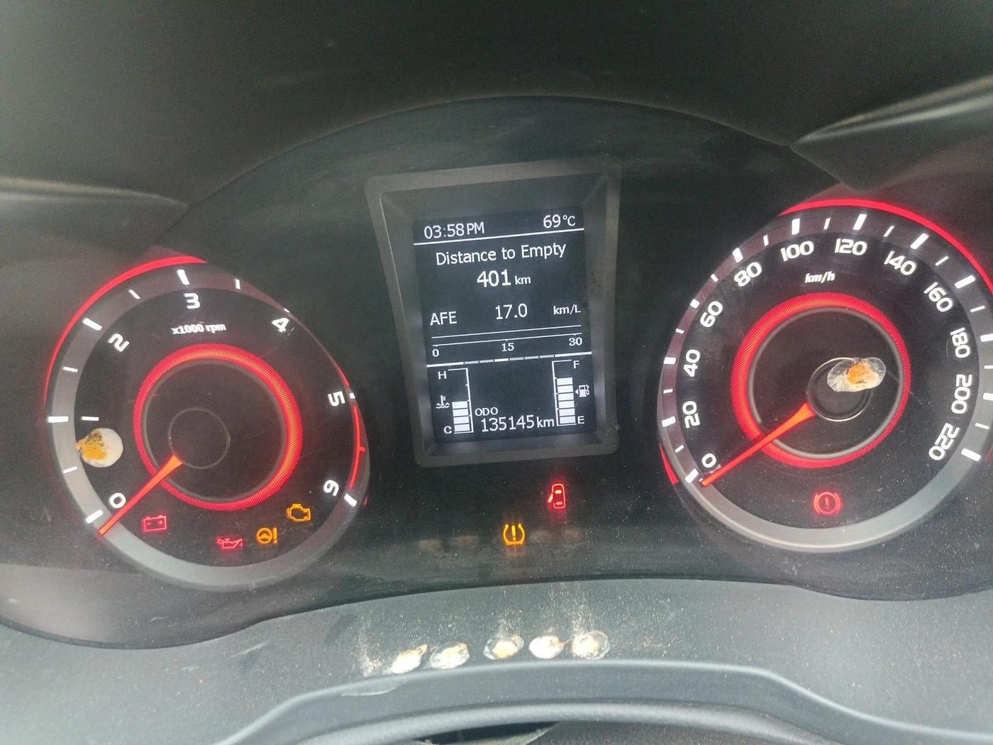 2019 Mahindra XUV300 W8 (O) 1.5 DIESEL, Diesel, Manual, 1,35,140 km, interior