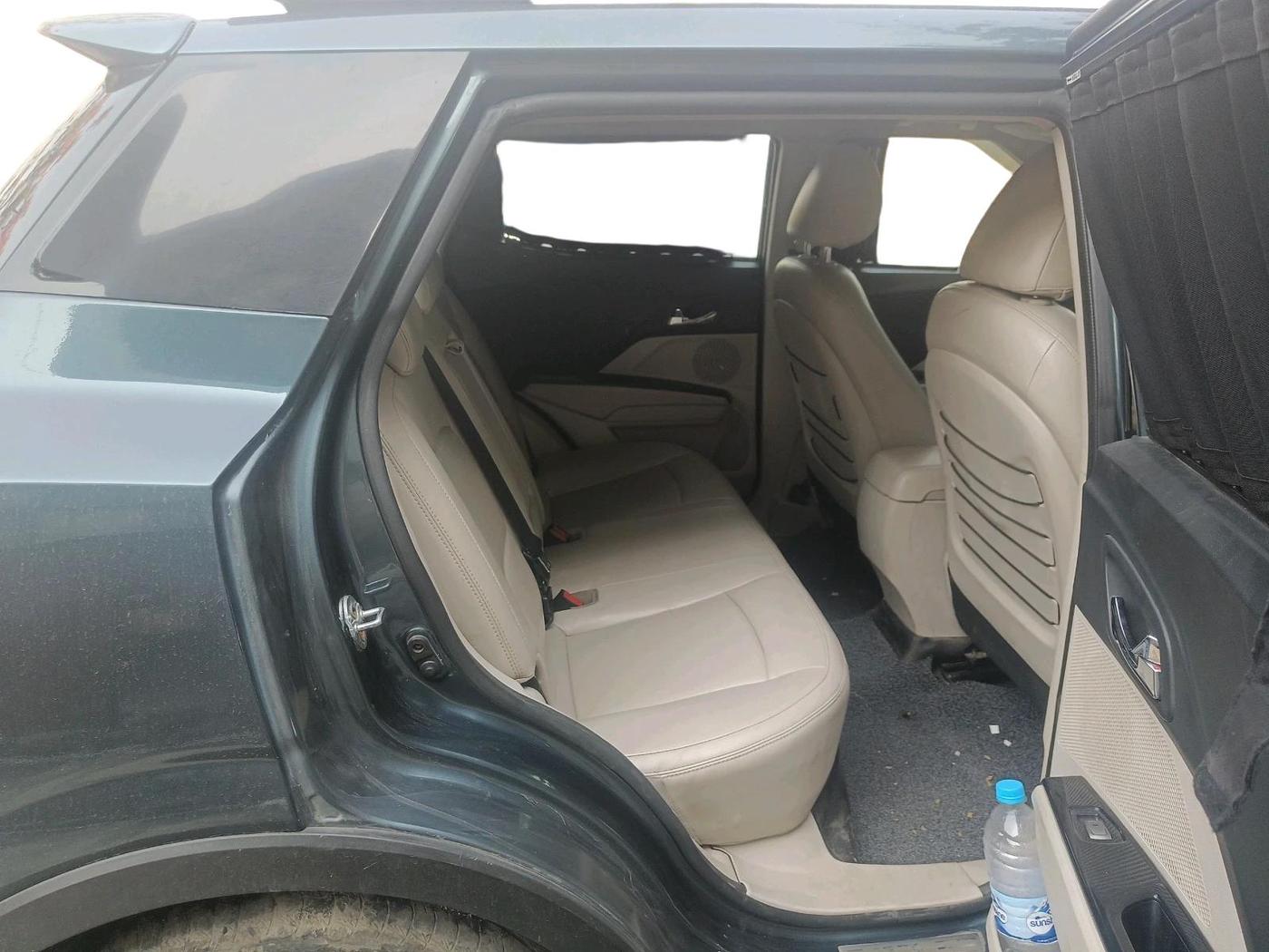2019 Mahindra XUV300 W8 (O) 1.5 DIESEL, Diesel, Manual, 1,35,140 km, interior