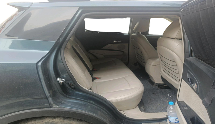 2019 Mahindra XUV300 W8 (O) 1.5 DIESEL, Diesel, Manual, 1,35,140 km, interior