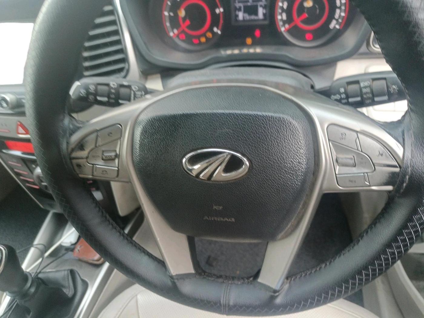 2019 Mahindra XUV300 W8 (O) 1.5 DIESEL, Diesel, Manual, 1,35,140 km, interior