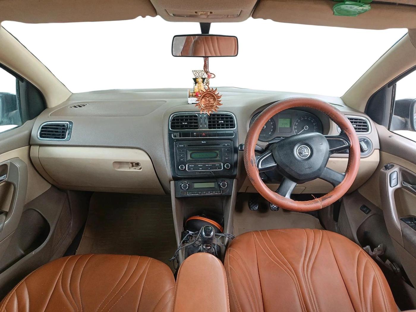2013 Skoda Rapid ELEGANCE 1.6 TDI CR MT, Diesel, Manual, 1,81,920 km, interior