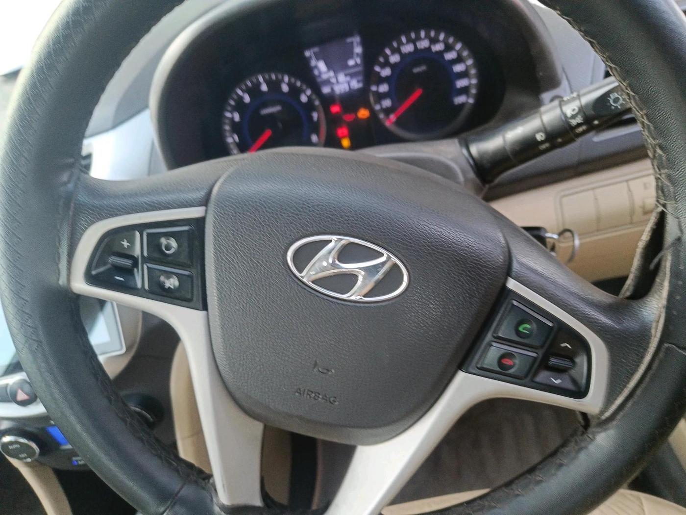 2014 Hyundai Verna FLUIDIC 1.6 VTVT SX, Petrol, Manual, 99,919 km, interior