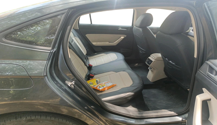 2024 Volkswagen VIRTUS HIGHLINE TSI 1.0 AT, Petrol, Automatic, 25,000 km, interior