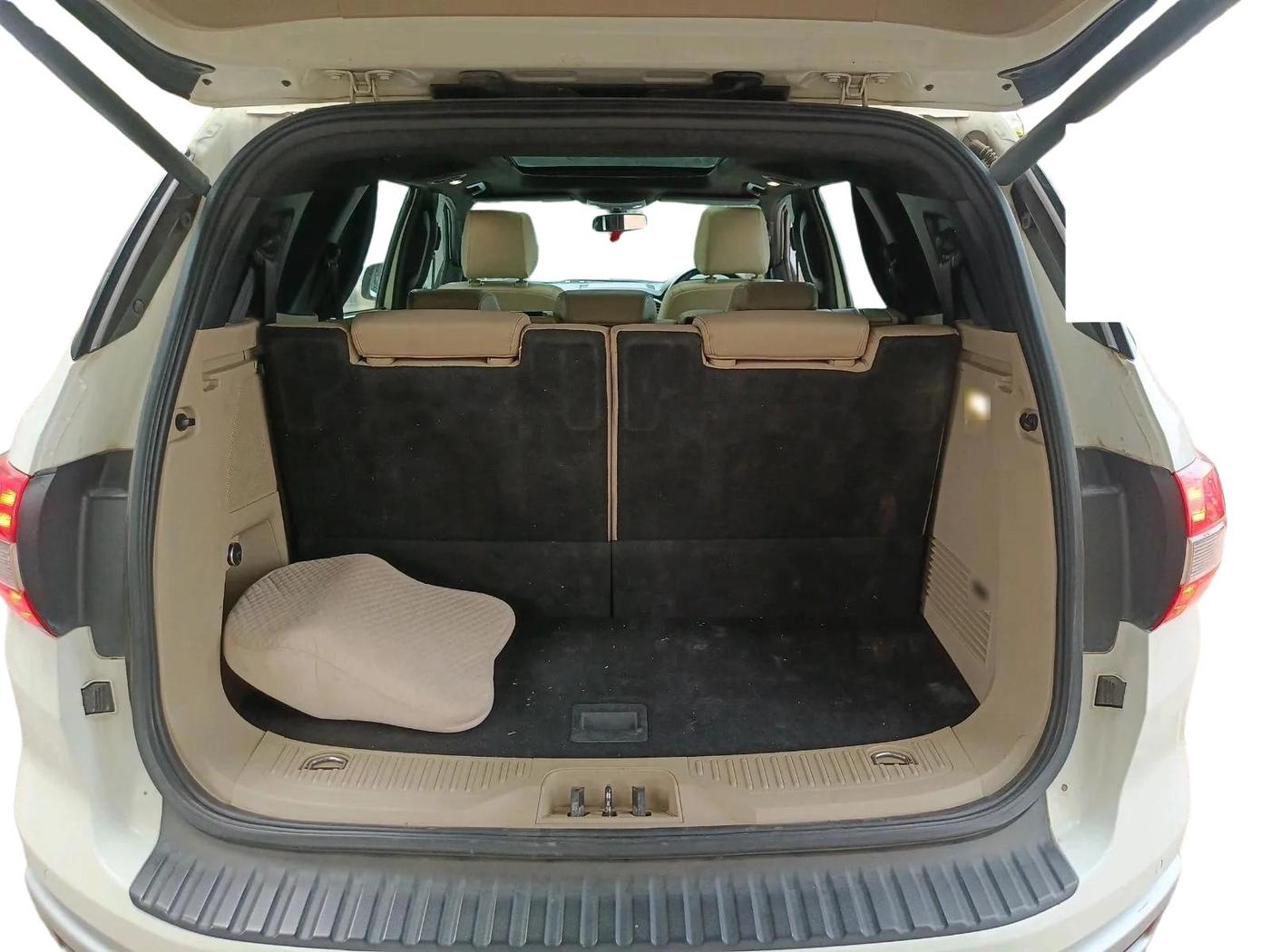 2019 Ford Endeavour TITANIUM PLUS 2.2 4X2 AT SUNROOF, Diesel, Automatic, 2,30,166 km, exterior