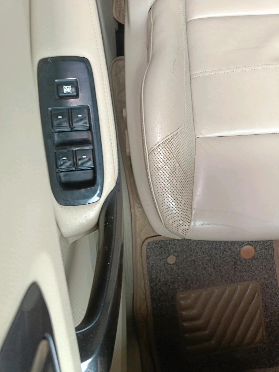 2019 Ford Endeavour TITANIUM PLUS 2.2 4X2 AT SUNROOF, Diesel, Automatic, 2,30,166 km, interior