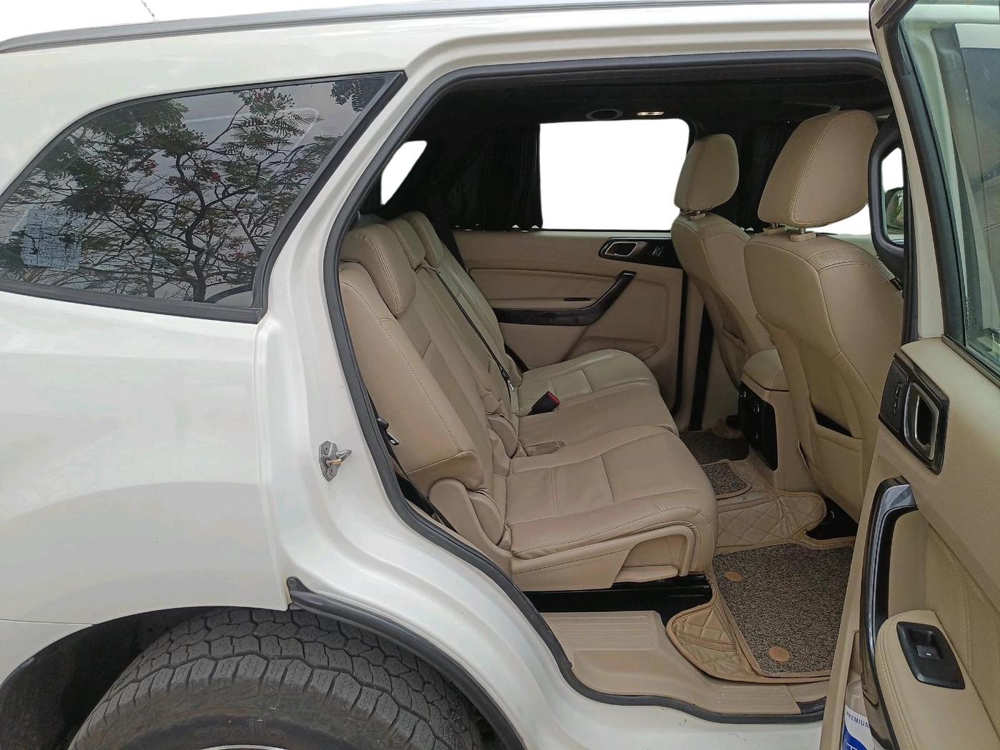 2019 Ford Endeavour TITANIUM PLUS 2.2 4X2 AT SUNROOF, Diesel, Automatic, 2,30,166 km, interior