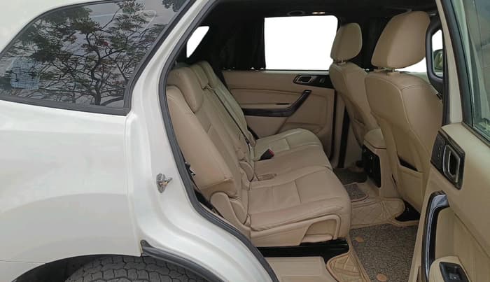 2019 Ford Endeavour TITANIUM PLUS 2.2 4X2 AT SUNROOF, Diesel, Automatic, 2,30,166 km, interior