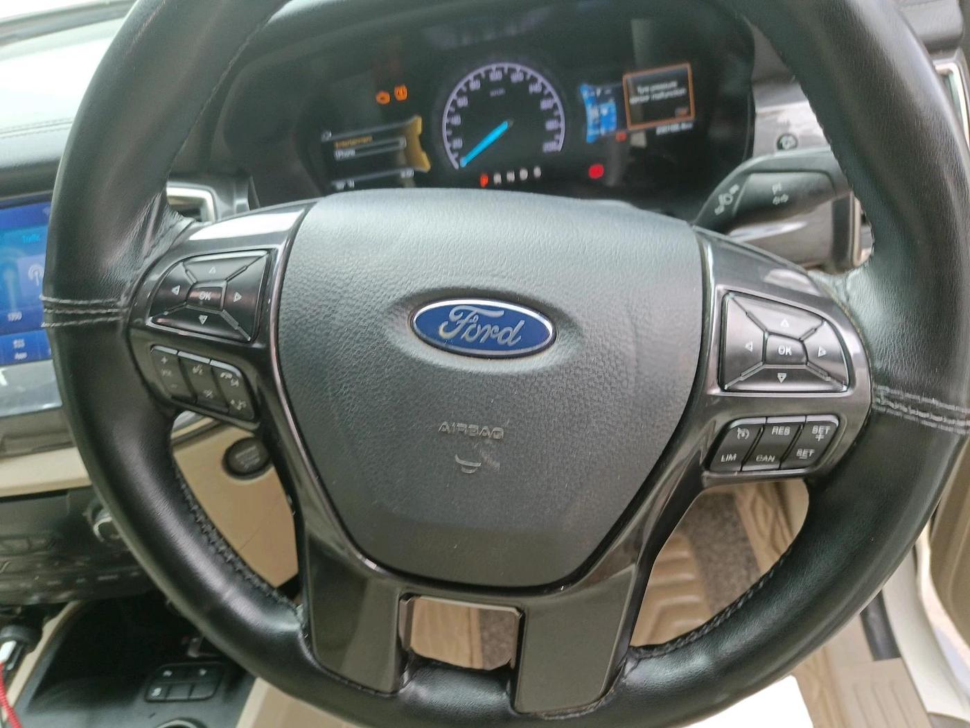 2019 Ford Endeavour TITANIUM PLUS 2.2 4X2 AT SUNROOF, Diesel, Automatic, 2,30,166 km, interior