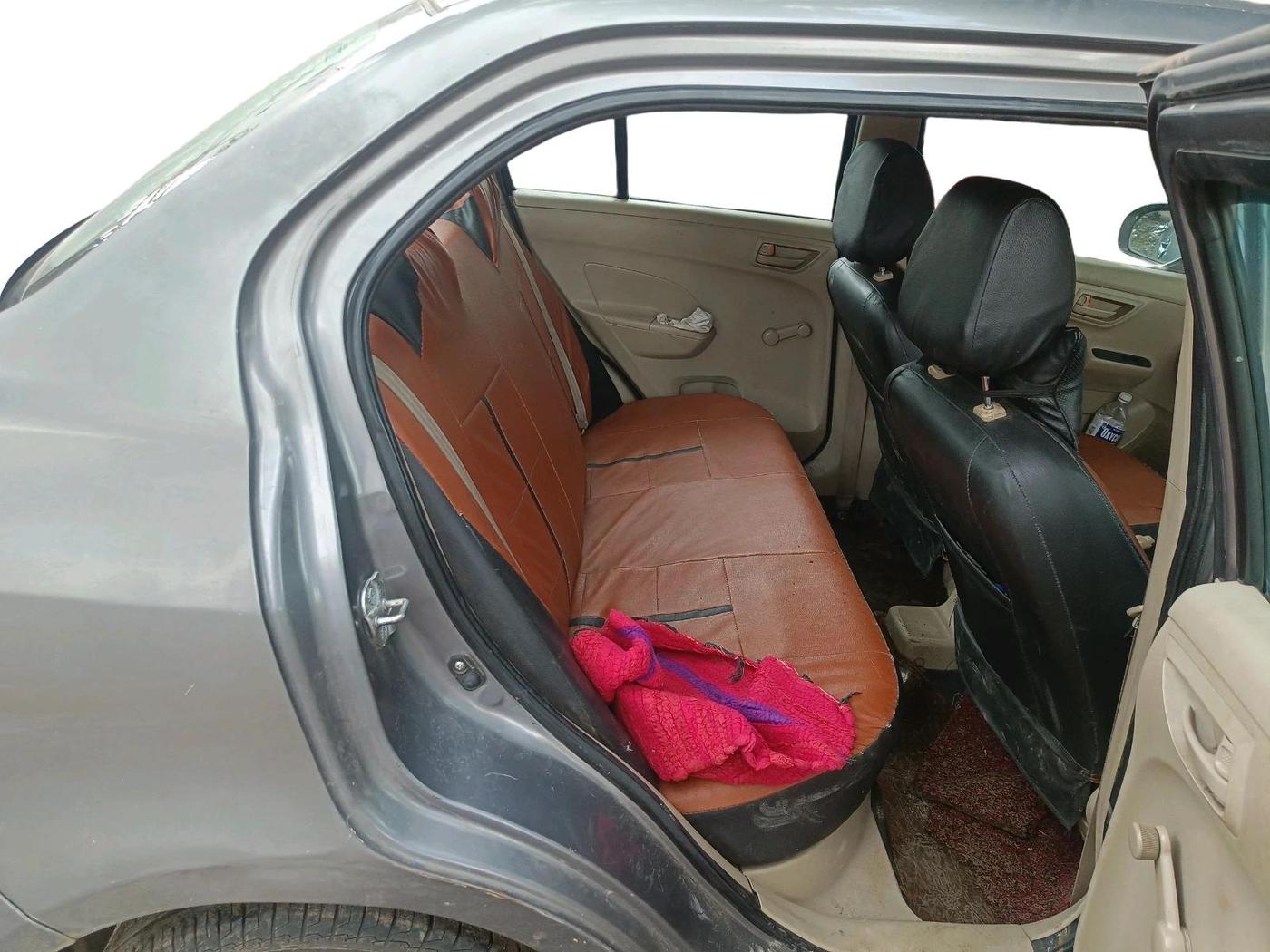 2014 Maruti Swift Dzire LXI, CNG, Manual, 1,46,039 km, interior