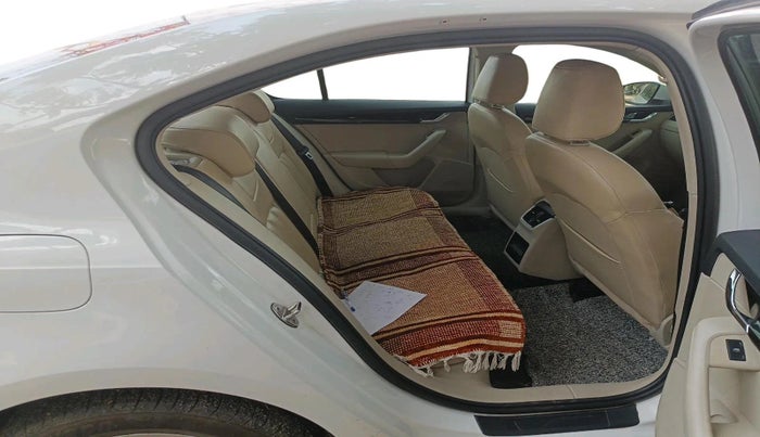 2019 Skoda Octavia 2.0 TDI CR AMBITION, Diesel, Manual, 1,28,010 km, interior