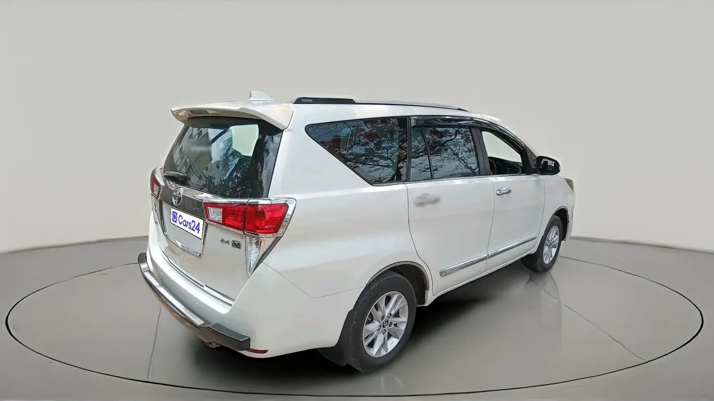 2017 Toyota Innova Crysta 2.4 VX 8 STR, Diesel, Manual, 2,84,187 km, exterior