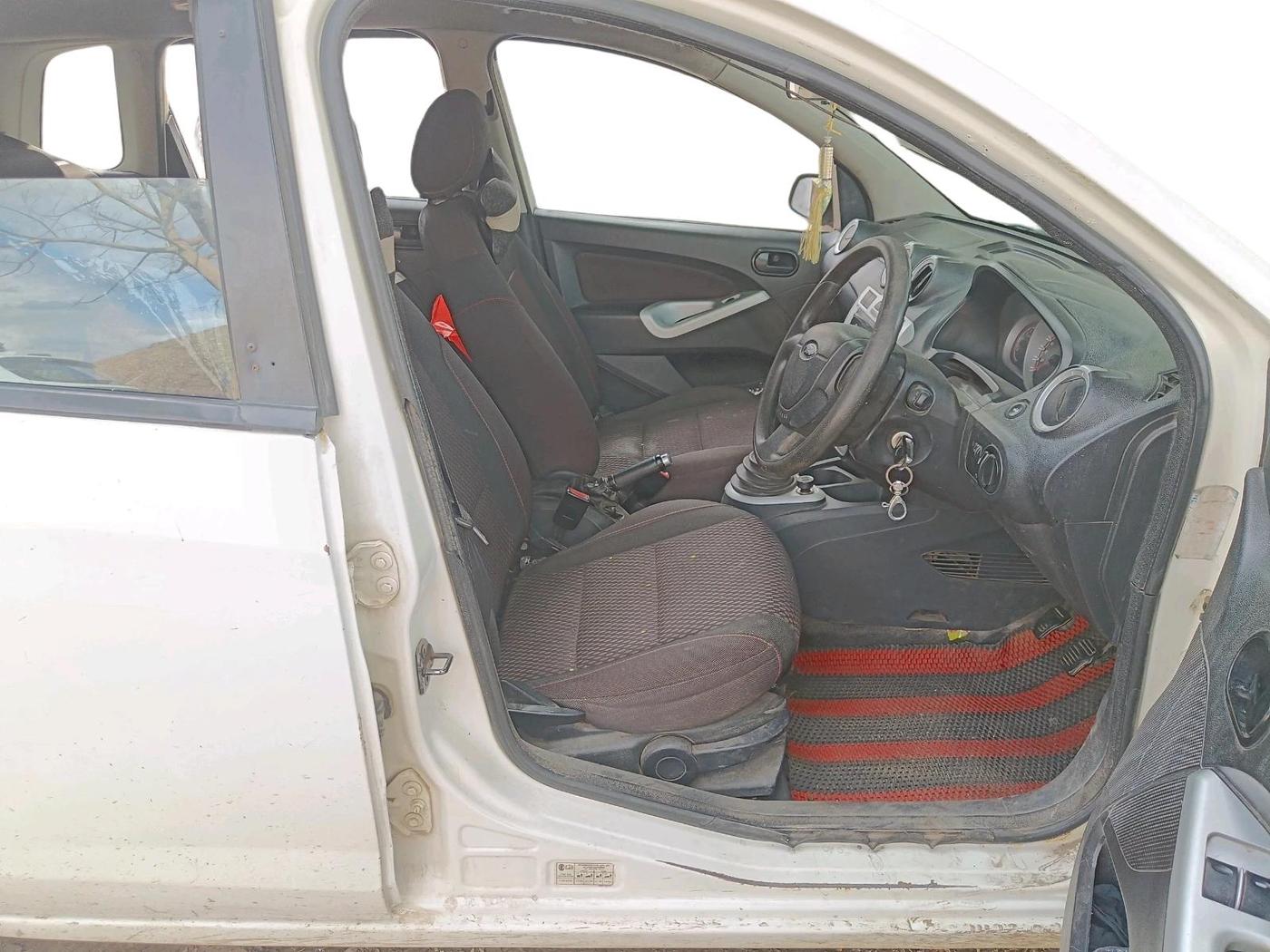 2012 Ford Figo TITANIUM 1.4 DIESEL, Diesel, Manual, 1,20,798 km, interior