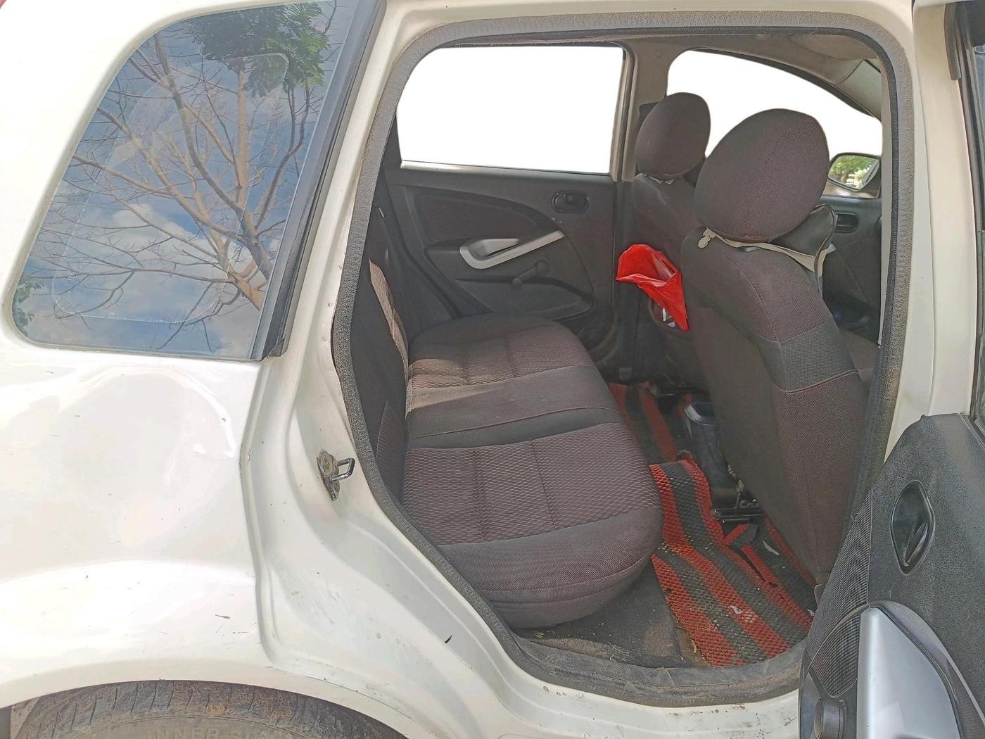 2012 Ford Figo TITANIUM 1.4 DIESEL, Diesel, Manual, 1,20,798 km, interior