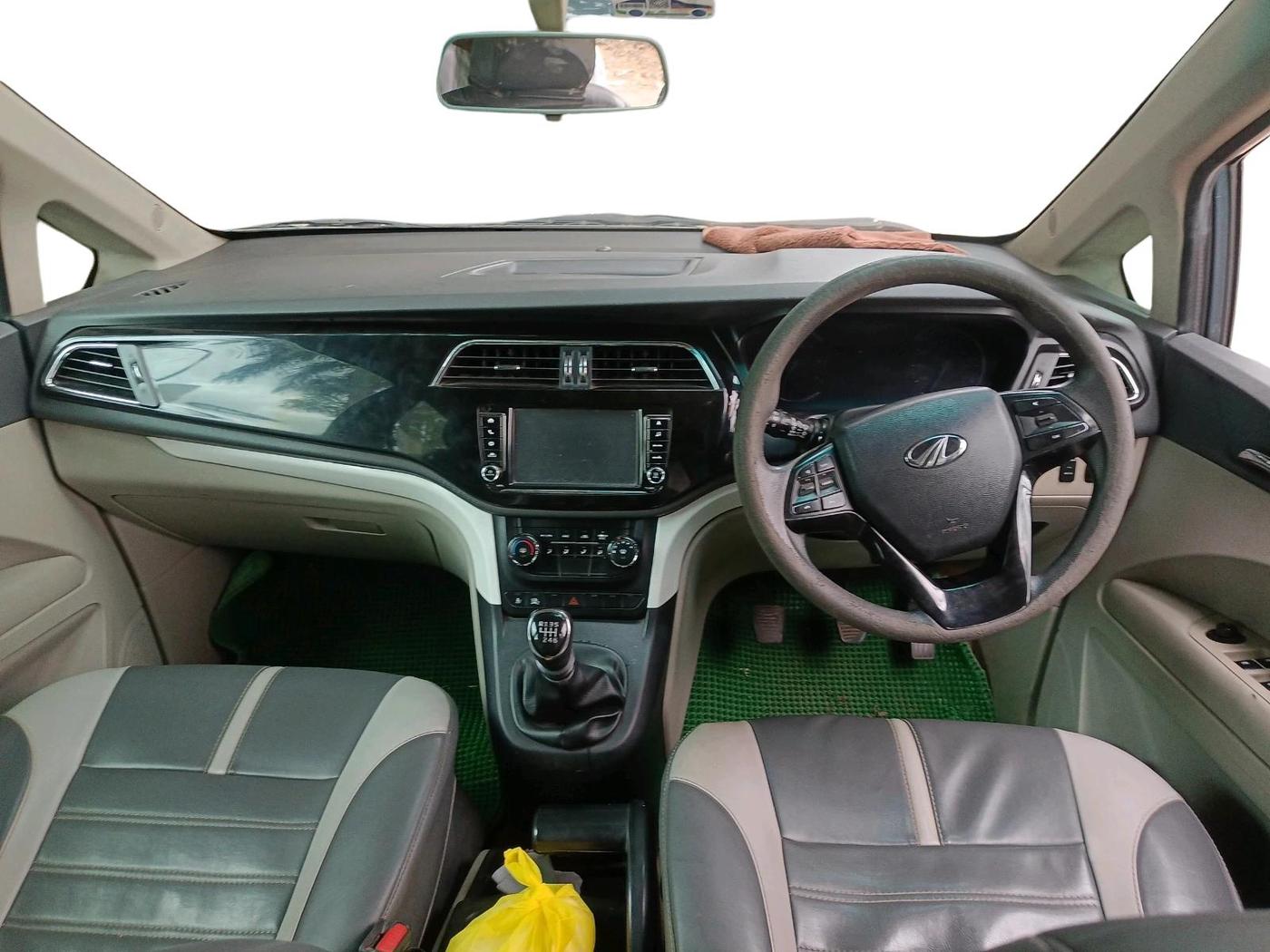 2018 Mahindra MARAZZO M6 8 STR, Diesel, Manual, 1,06,312 km, interior