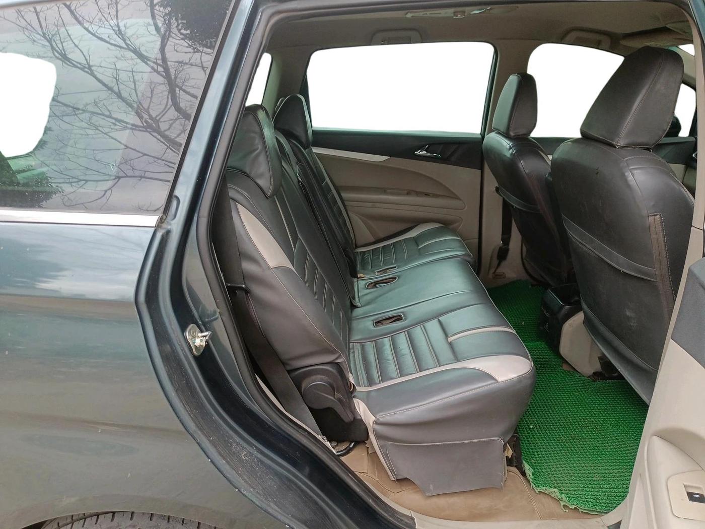 2018 Mahindra MARAZZO M6 8 STR, Diesel, Manual, 1,06,312 km, interior
