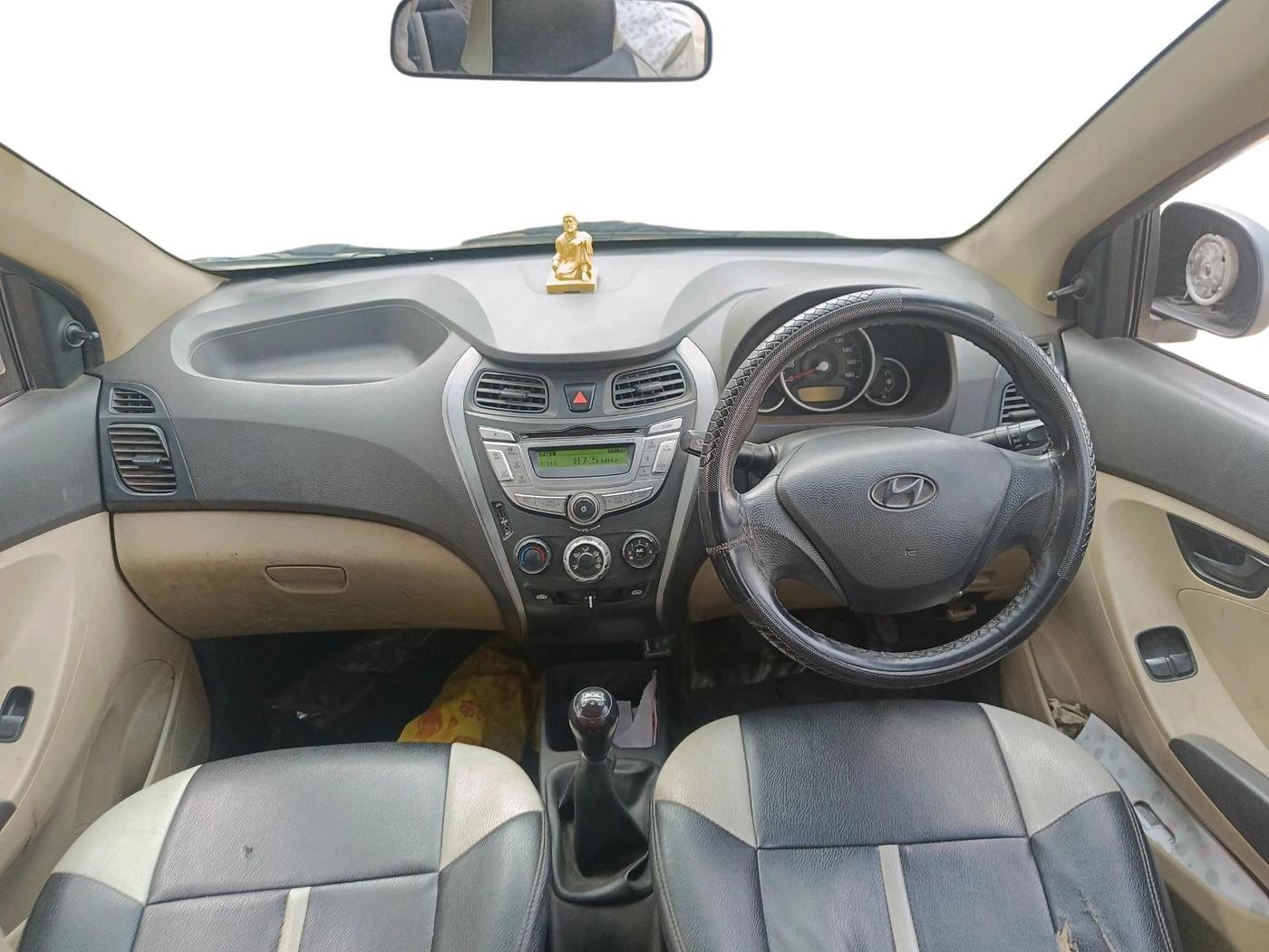 2013 Hyundai Eon MAGNA +, CNG, Manual, 1,10,849 km, interior