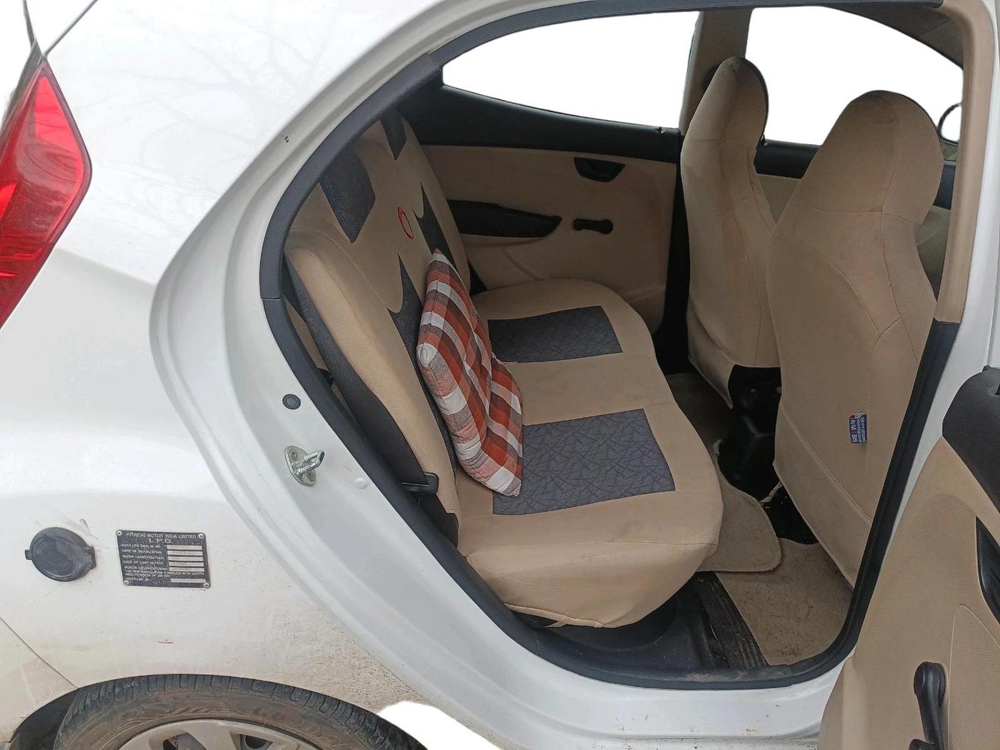 2015 Hyundai Eon MAGNA + LPG, Petrol, Manual, 79,246 km, interior