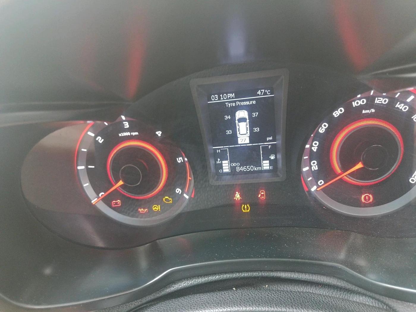 2022 Mahindra XUV300 W8 1.5 DIESEL, Diesel, Manual, 84,650 km, interior