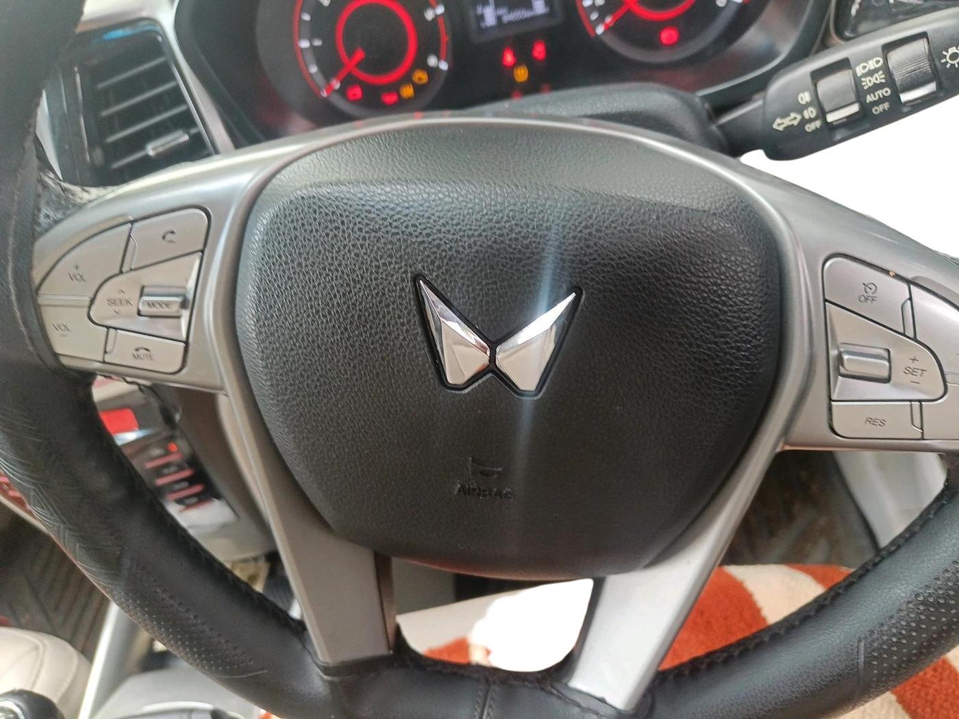 2022 Mahindra XUV300 W8 1.5 DIESEL, Diesel, Manual, 84,650 km, interior