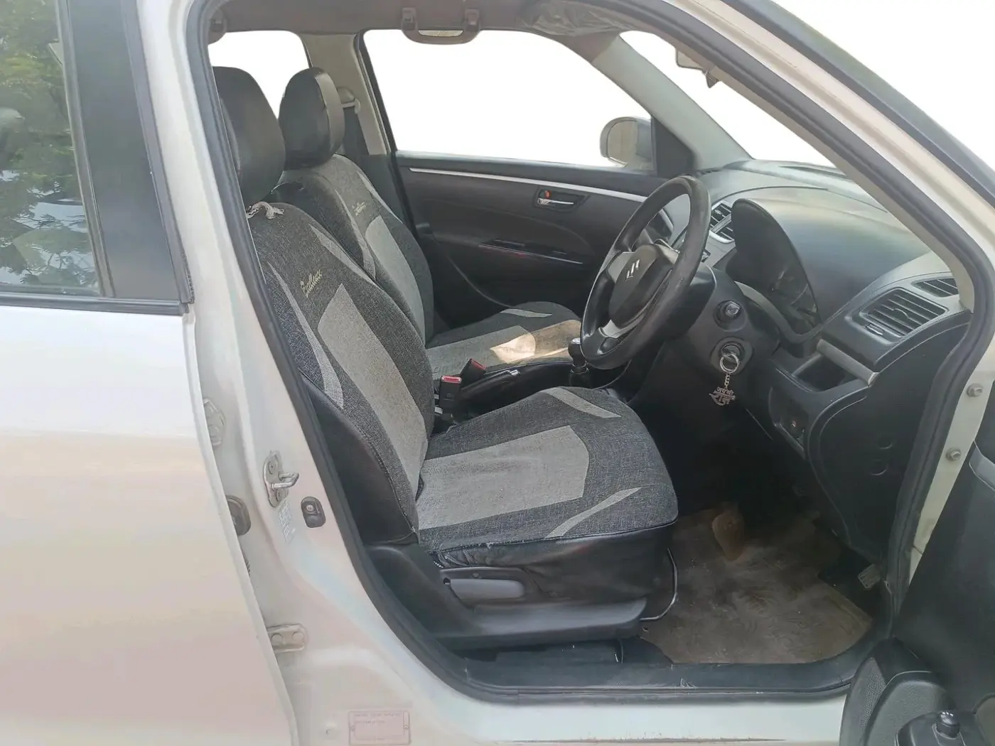 2013 Maruti Swift VXI, Petrol, Manual, 1,67,590 km, interior