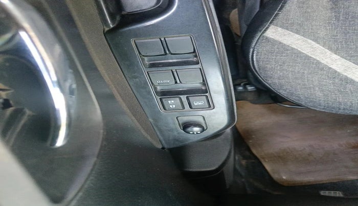 2013 Maruti Swift VXI, Petrol, Manual, 1,67,590 km, interior