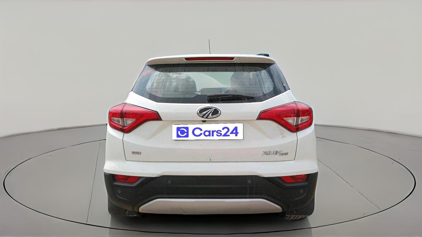 2021 Mahindra XUV300 W8 (O) 1.5 DIESEL, Diesel, Manual, 1,14,810 km, exterior